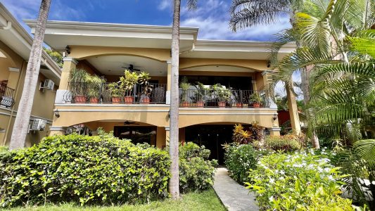 Condominium 6